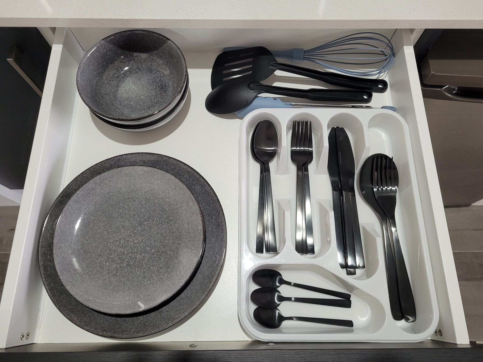 Tableware and cutlery supplied in the BRiX kitchenette
